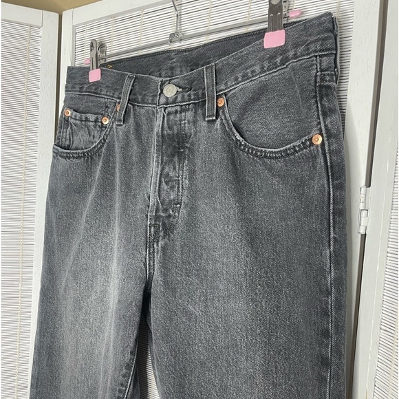 Levi’s Distressed Hem Black/Gray Wash Jeans Size 27 100% Cotton Frayed Hemline - Picture 2 of 9